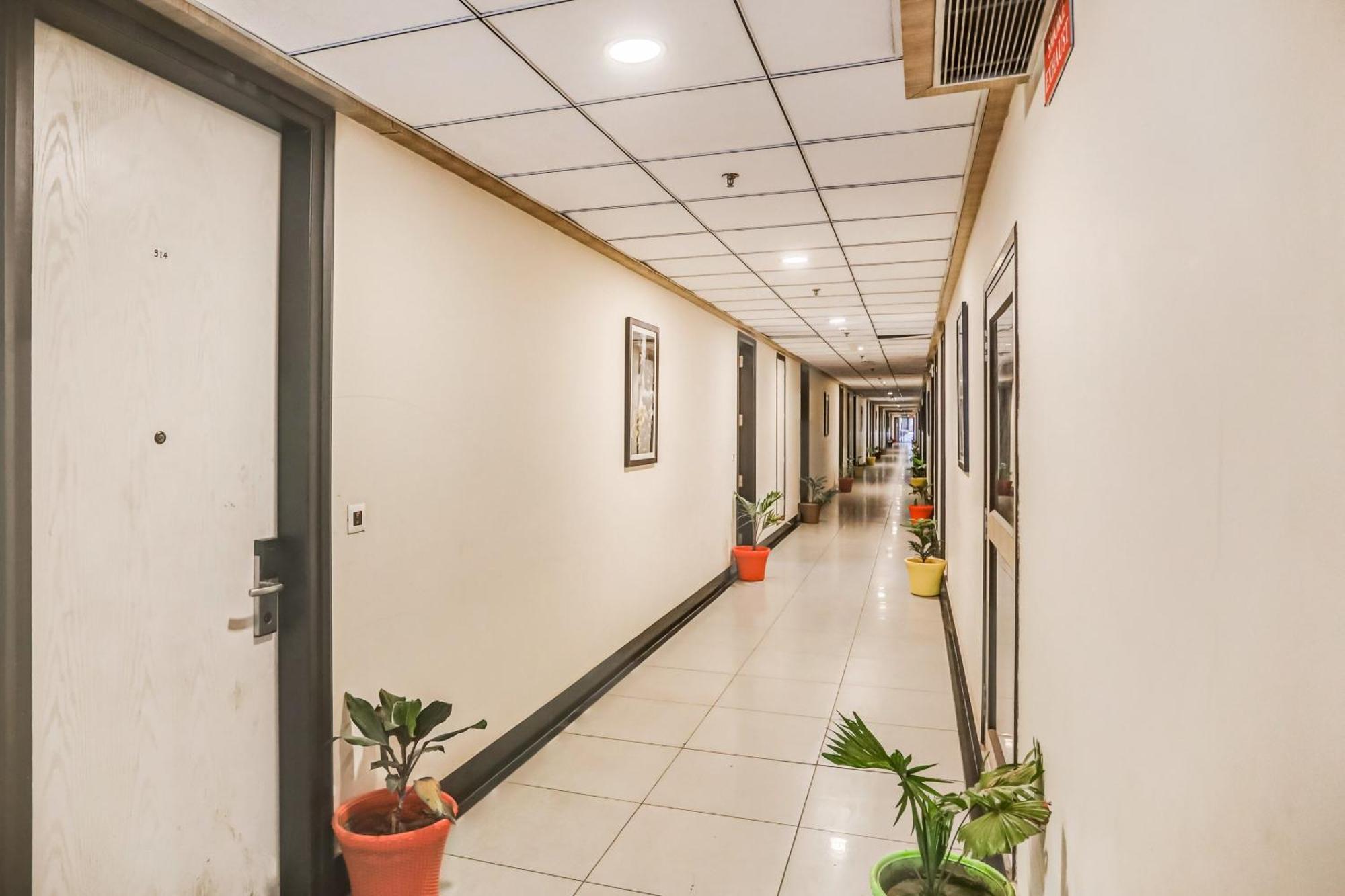 Collection O Limewood Stay Гургаон Экстерьер фото