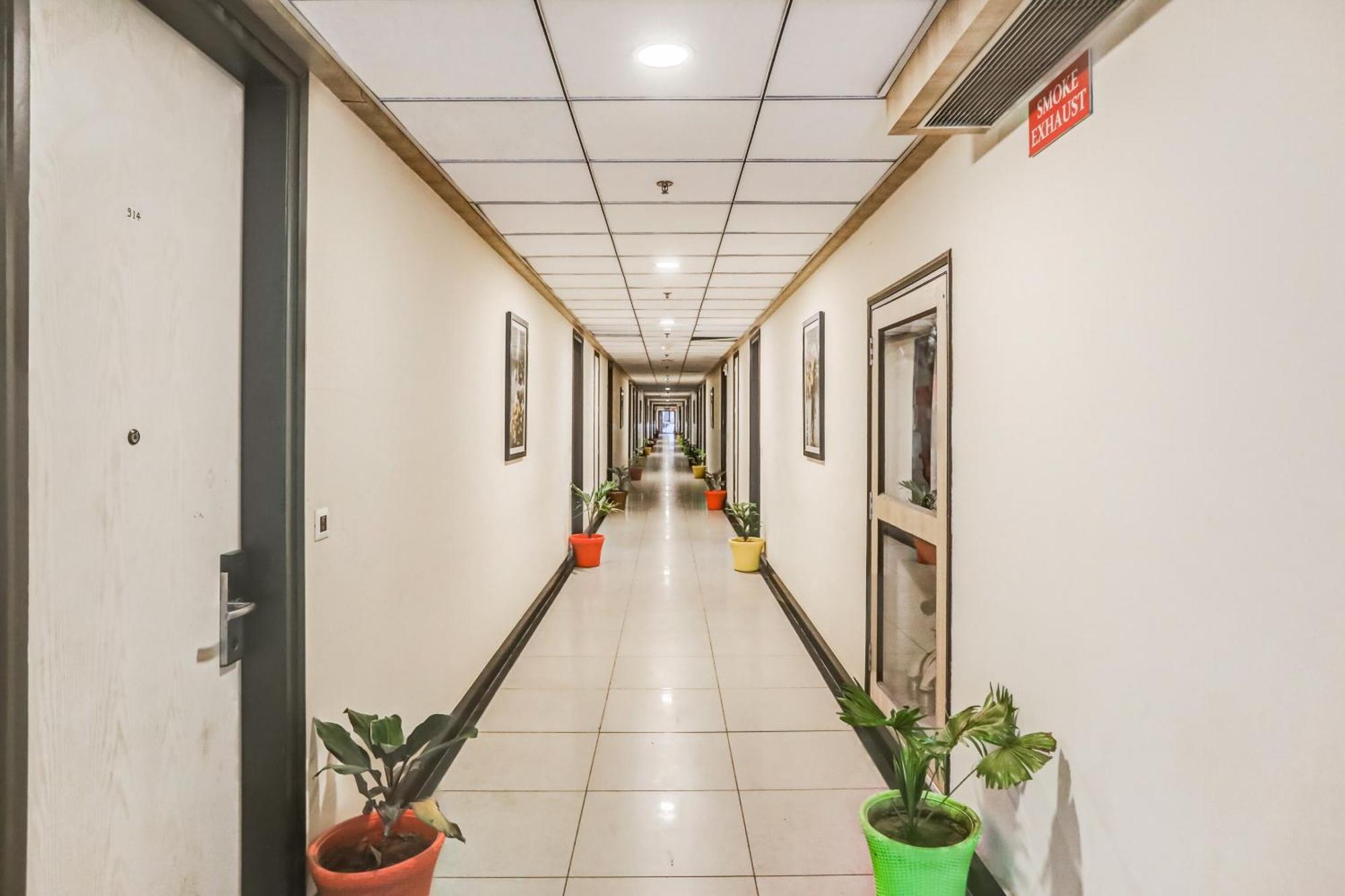 Collection O Limewood Stay Гургаон Экстерьер фото
